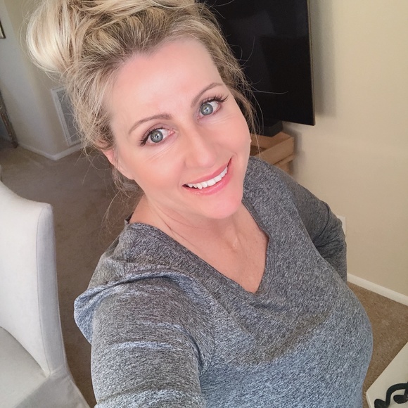 Meet your Posher, Ursulla - Picture 3 of 4